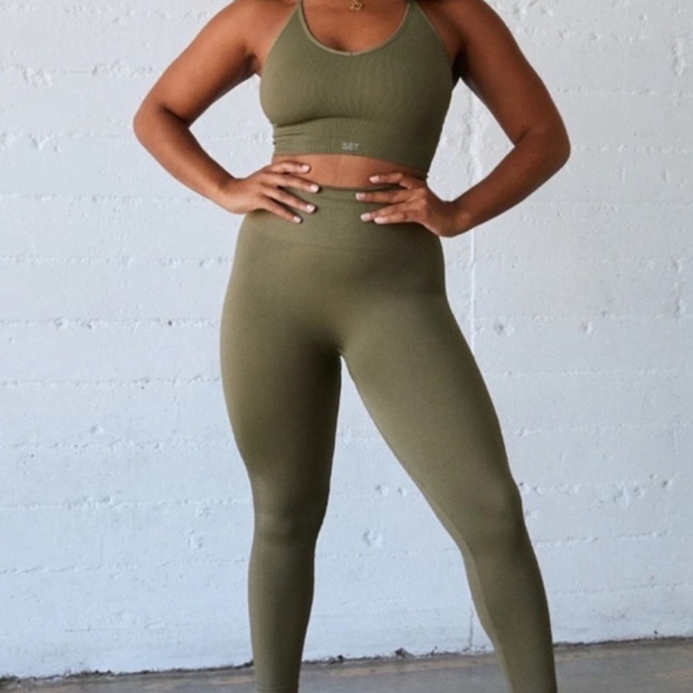 Set Active Olive Green Set